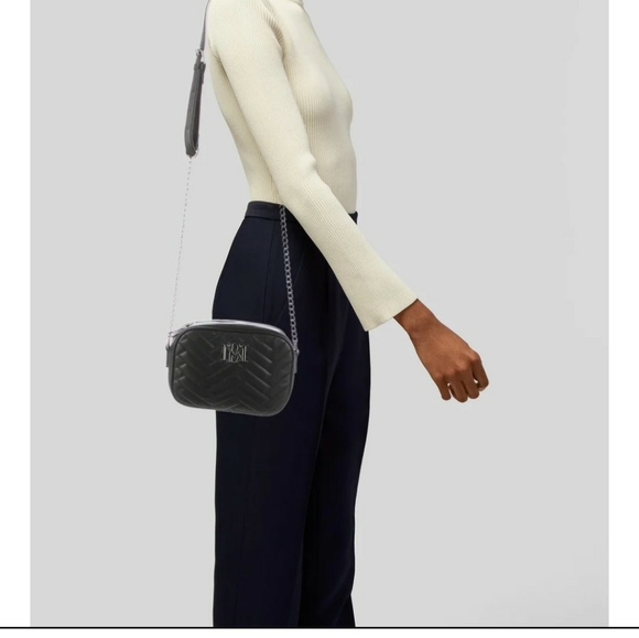 Diamond Quilted Crossbody Camera Style Bag - Picture 5 of 16